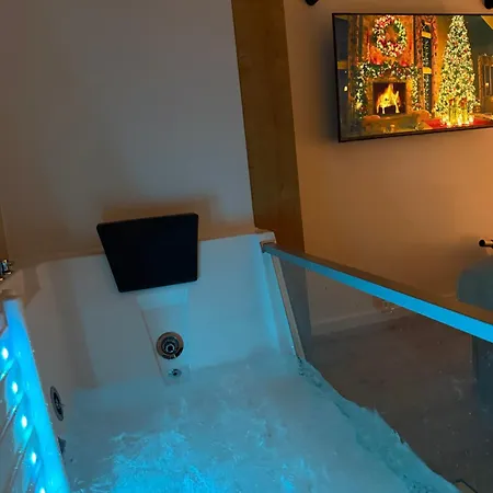 Epicentar Luxury Jacuzzi & Sauna In Bascarsija - Private Experience * Sarajevo