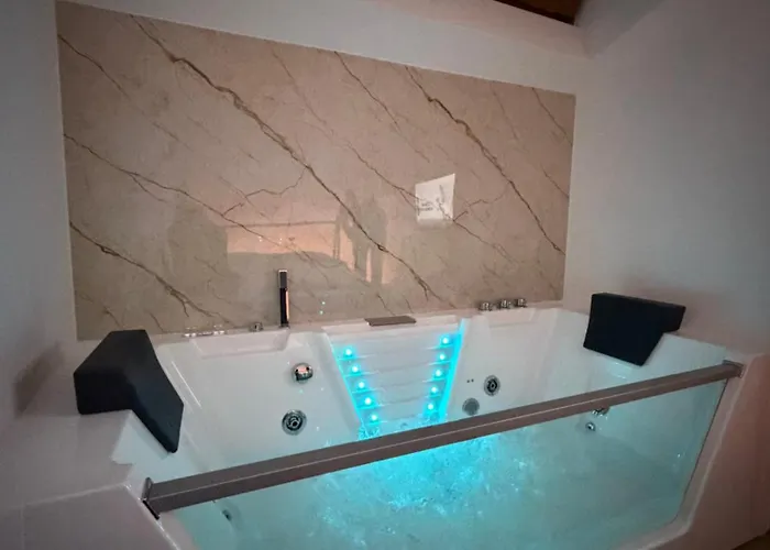 Epicentar Luxury Jacuzzi & Sauna In Bascarsija - Private Experience Apartment